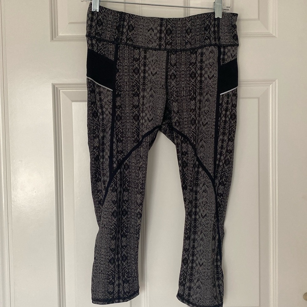Athleta Prisma Stride Cropped Legging (SM)